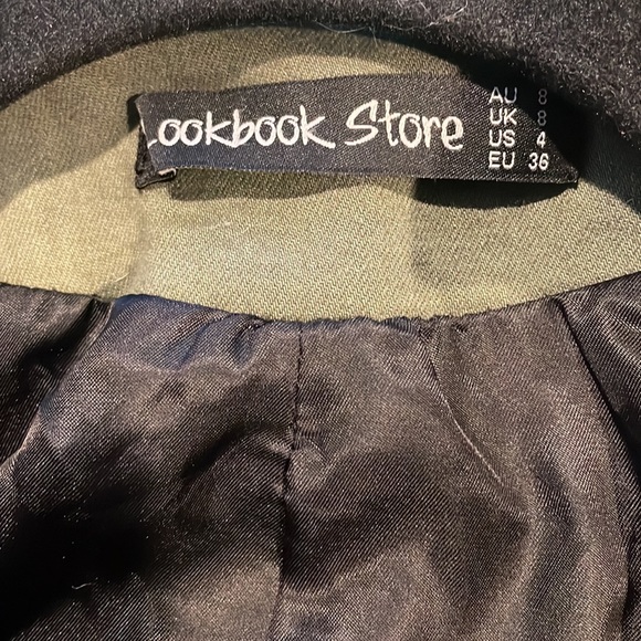 A very cool jacket with a lot of structure and details. - Picture 3 of 4